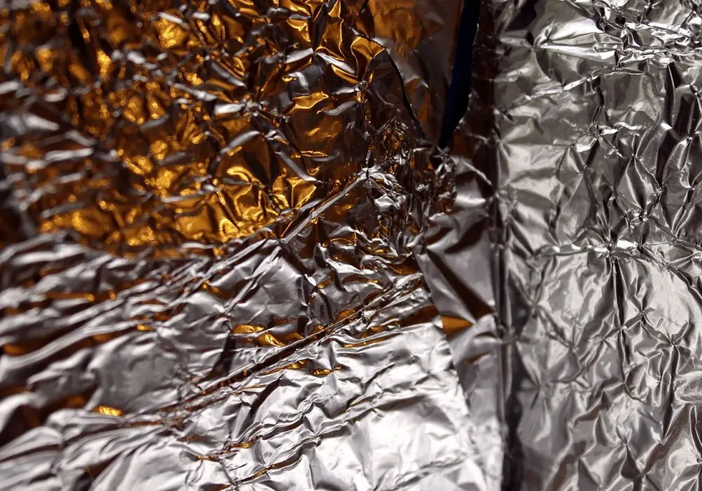 Folia aluminiowa gdzie wyrzucić? Oto co musisz wiedzieć o recyklingu