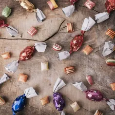 Gdzie wyrzucić papierki po cukierkach, aby nie marnować surowców?