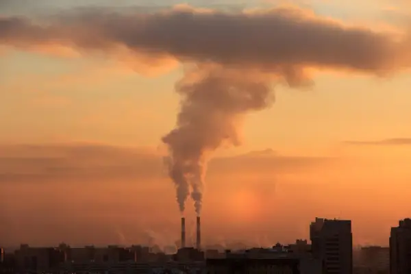 Jak powstaje smog i jakie są jego najgroźniejsze przyczyny?